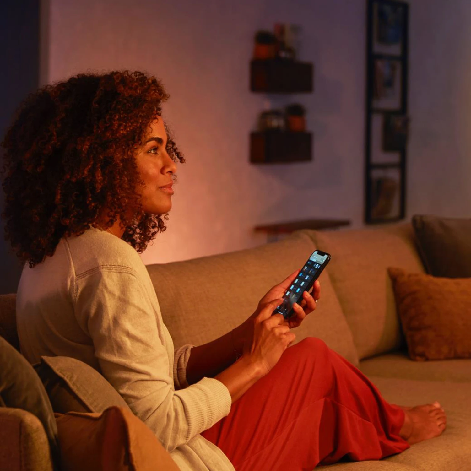 Philips Hue White E27 7W ST64 Filament 2.100K – Bild 6