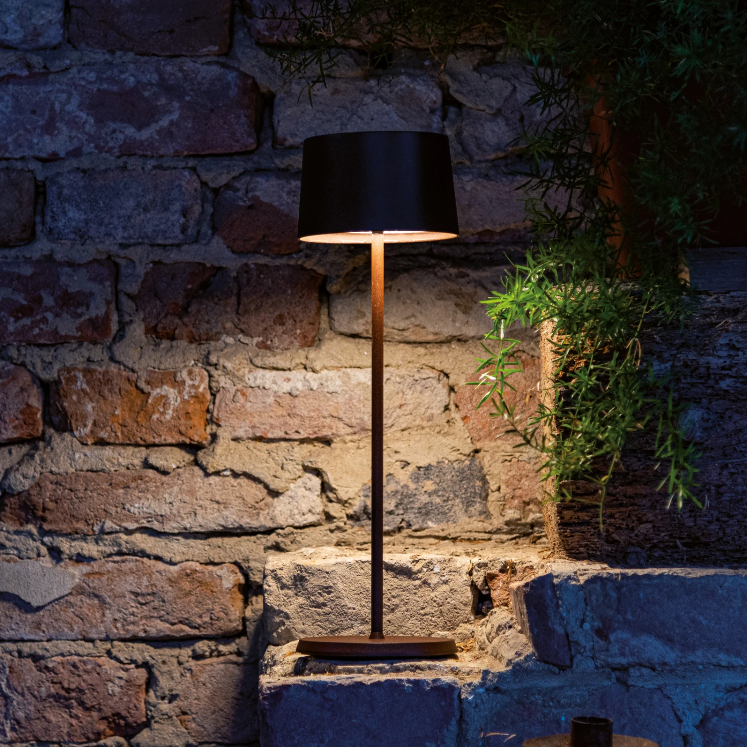 Zafferano Olivia Akku-Tischlampe IP65 Corten – Bild 2
