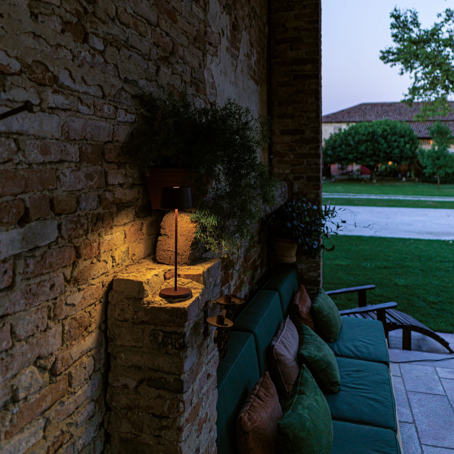 Zafferano Olivia Akku-Tischlampe IP65 Corten – Bild 3