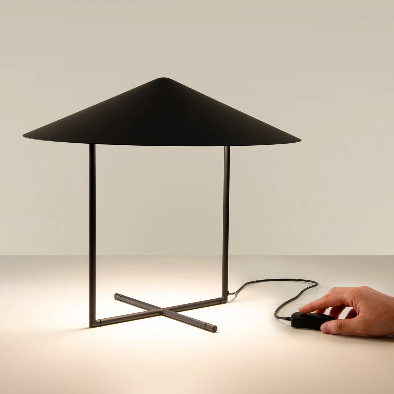 LEDS-C4 Big LED-Tischleuchte Mit CCT-Funktion – Bild 4