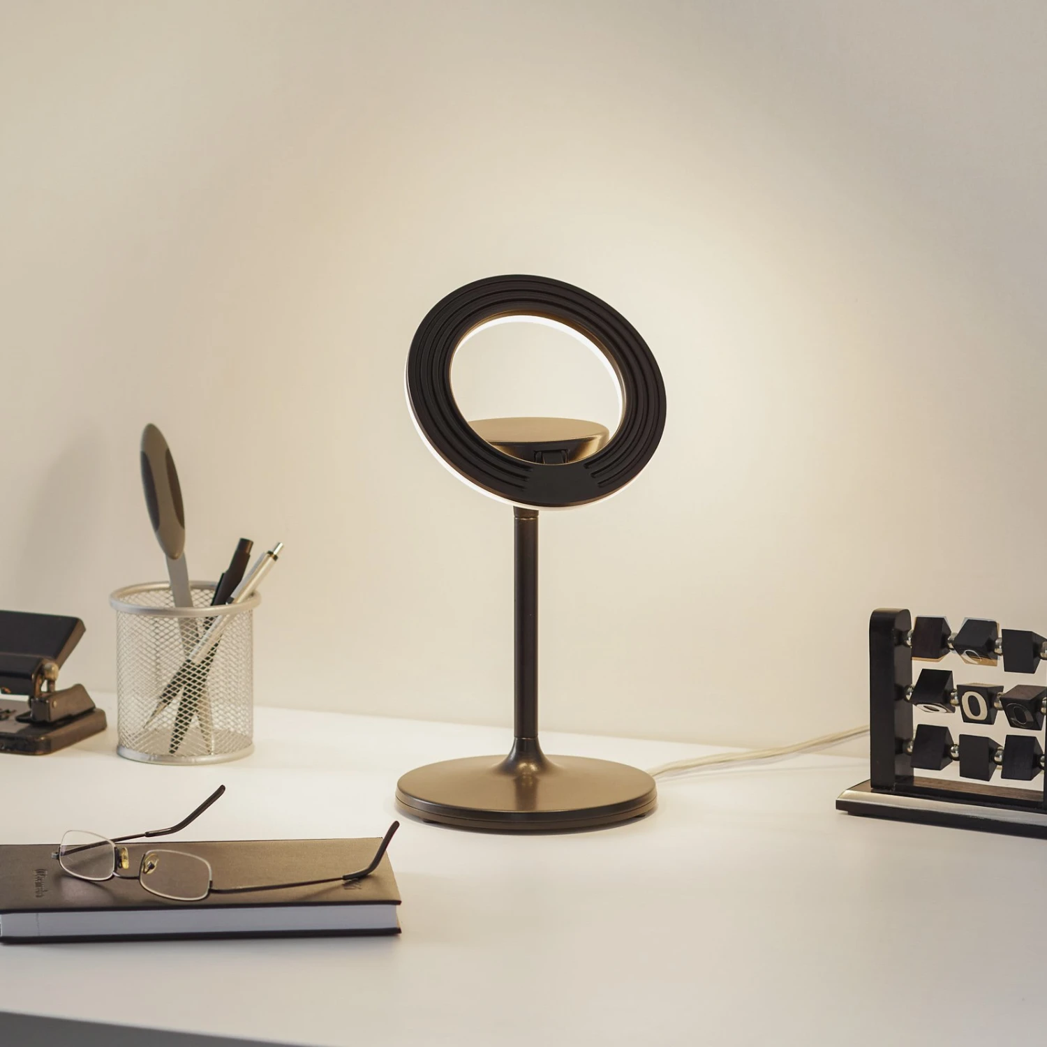 LED-Tischlampe Filigree, Dreh-/schwenkbar, Schwarz