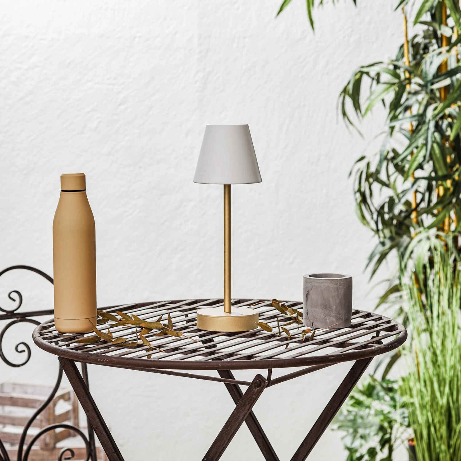 Newgarden Lola Slim LED-Tischlampe Akku, Messing – Bild 3