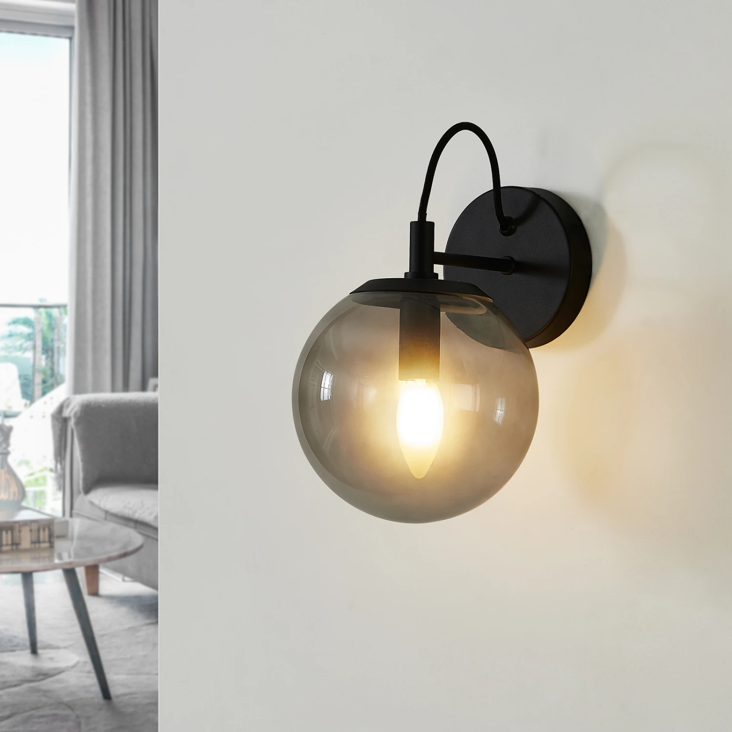 Lucande Sotiana Wandleuchte, Glaskugel, Schwarz – Bild 3