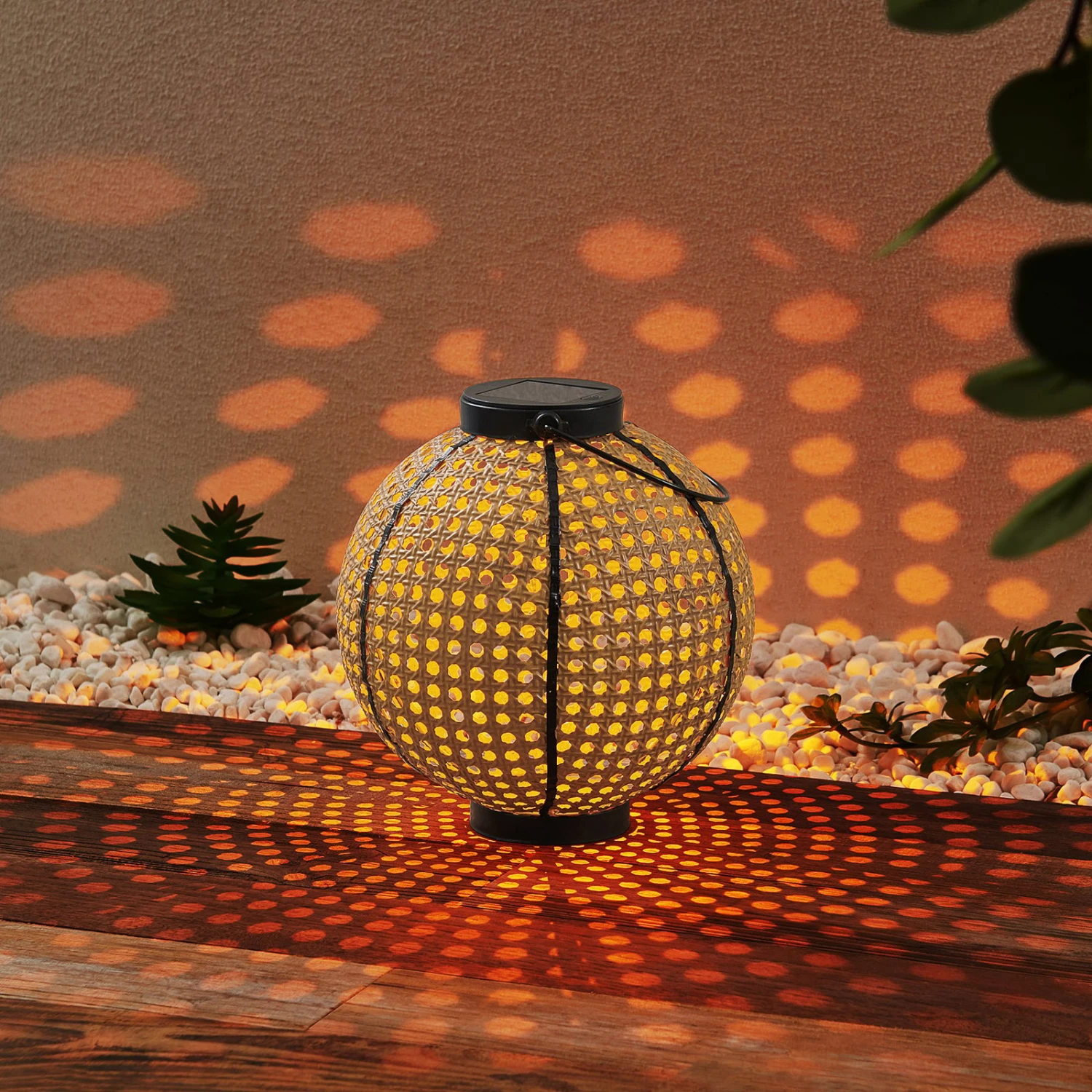 Lindby Lemark LED-Solarlaterne, Kugel, Tragbar – Bild 3