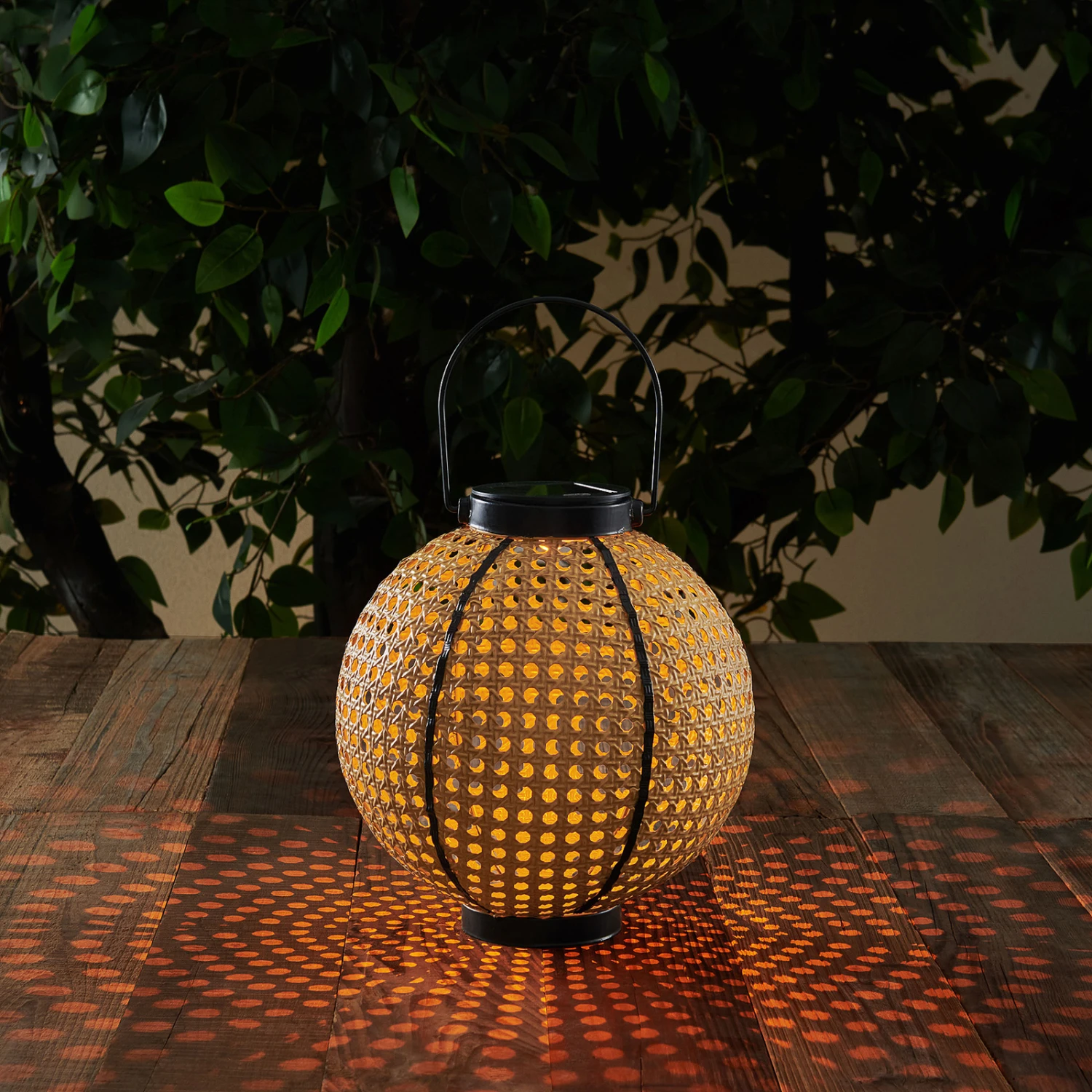 Lindby Lemark LED-Solarlaterne, Kugel, Tragbar – Bild 4