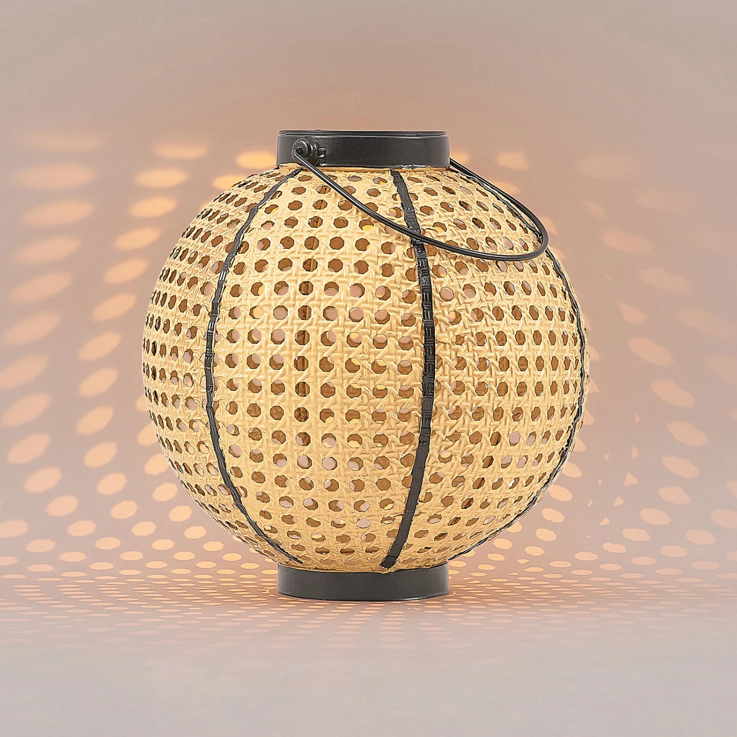 Lindby Lemark LED-Solarlaterne, Kugel, Tragbar – Bild 6